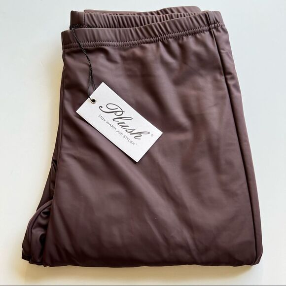 Plush Fleece Lined Liquid Faux Leather Leggings in Wine XS - Picture 3 of 6